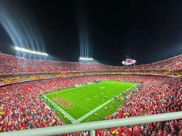 Arrowhead Stadium, section: 331, row: 1, seat: 4
