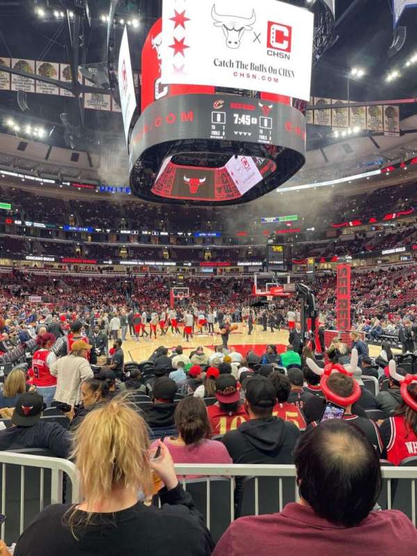 United Center, section: 118, row: 3, seat: 6