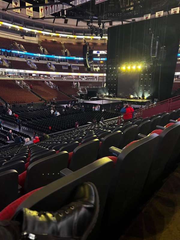 United Center, section: 102, row: 18, seat: 14