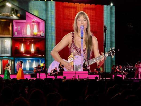 Rogers Centre, section: C3, row: 11, seat: 18