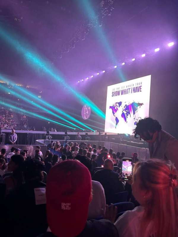 Uber Arena, section: 208, row: 4, seat: 7