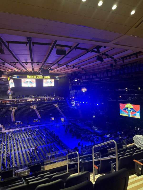 Madison Square Garden, section: 210, row: 7, seat: 1