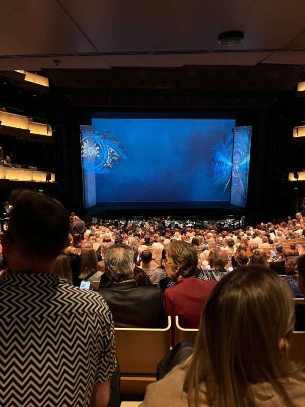 Joan Sutherland Theatre, section: Stalls, row: V, seat: 31