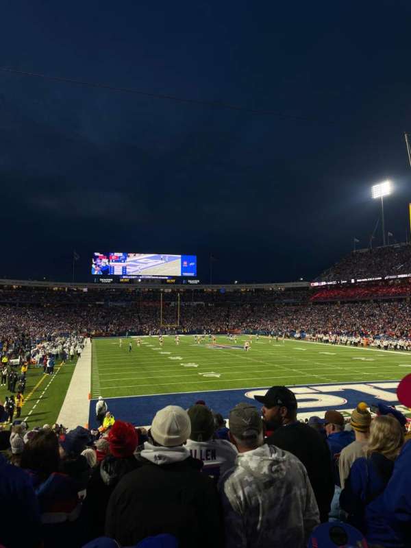 Highmark Stadium, section: 124, row: 21, seat: 8