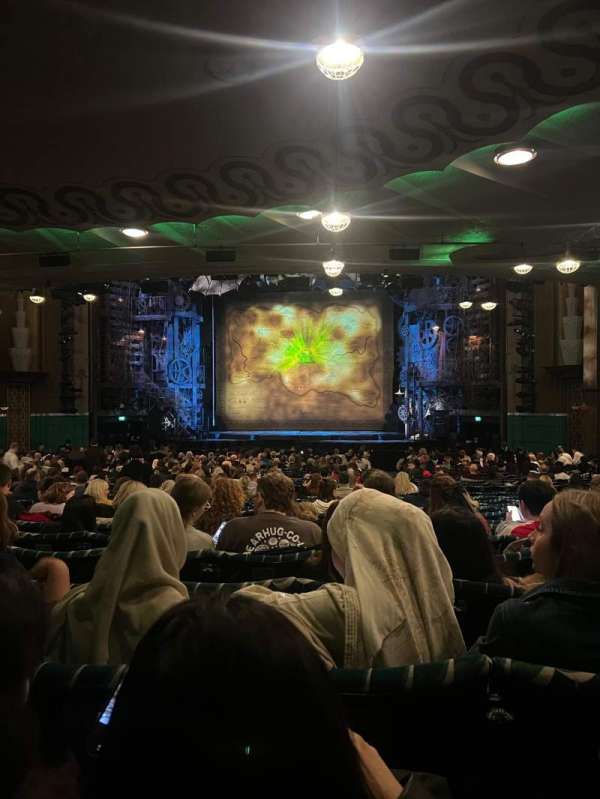 Apollo Victoria Theatre, section: Stalls, row: ZF, seat: 16