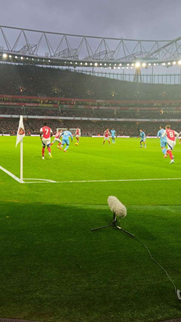 Emirates Stadium, section: 28, row: 1, seat: 859