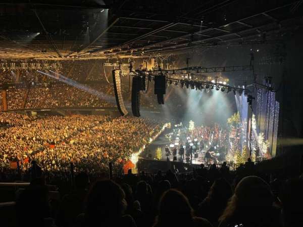 Kia Forum, section: 213, row: 10, seat: 4