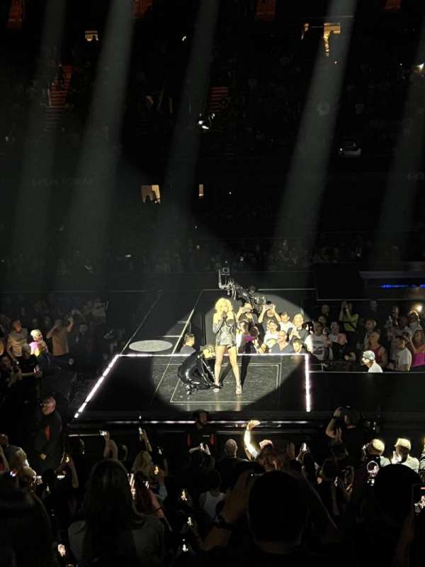 Kia Forum, section: 110, row: 8, seat: 8,9