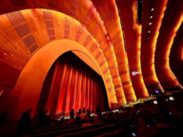 Radio City Music Hall, section: Orchestra 6, row: LL, seat: 610