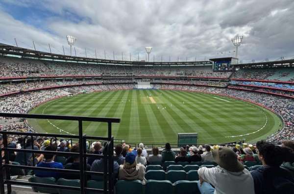 Melbourne Cricket Ground, section: Q20, row: L, seat: 18