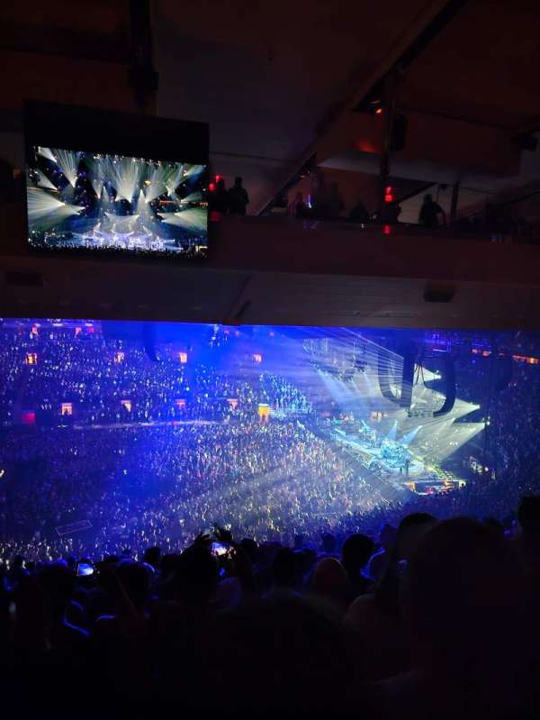 Madison Square Garden, section: 211, row: 16, seat: 6