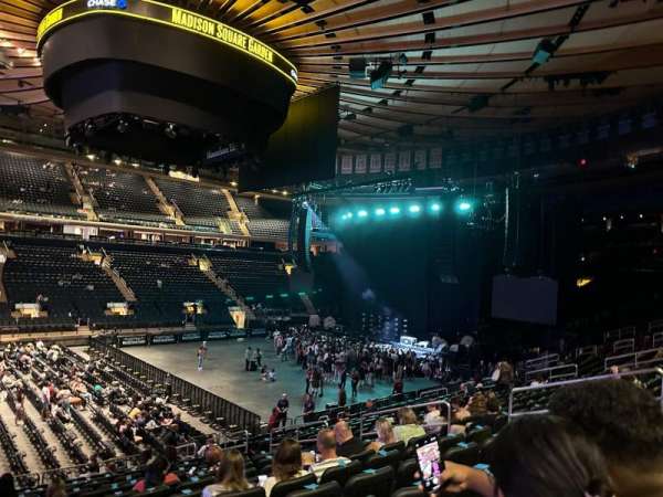 Madison Square Garden, section: 106, row: 17, seat: 7