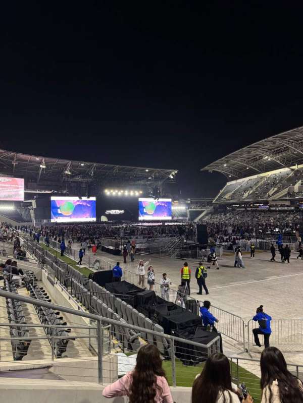 BMO Stadium, section: 126, row: J, seat: 4