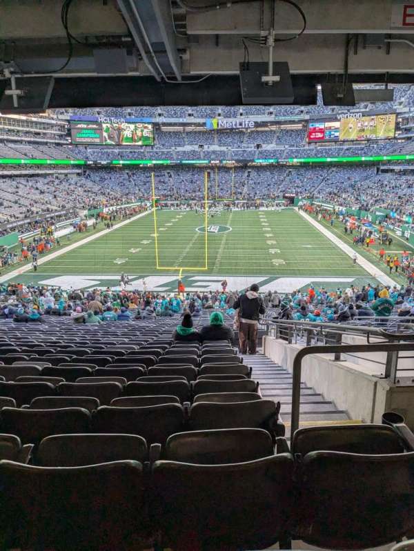 MetLife Stadium, section: 101, row: 47, seat: 4