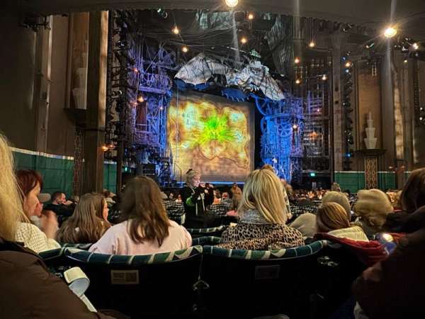Apollo Victoria Theatre, section: Stalls, row: U, seat: 46