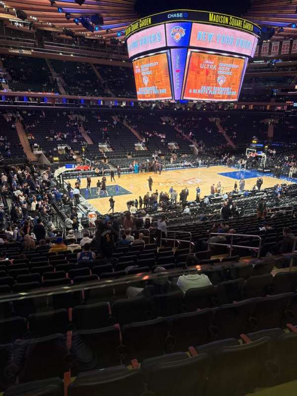Madison Square Garden, section: 105, row: 20, seat: 17