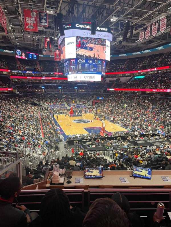 Capital One Arena, section: 118, row: X
