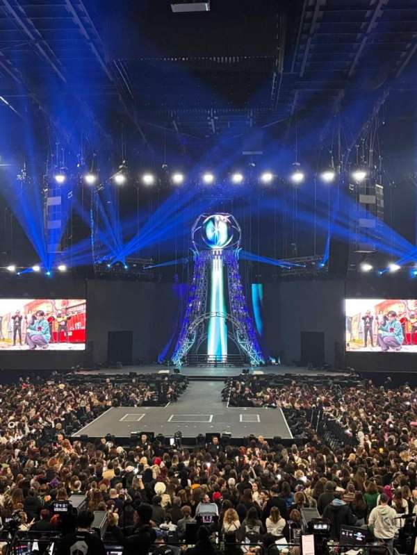 LDLC Arena, section: 207, row: H, seat: 211