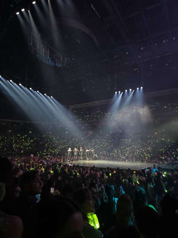 Uber Arena, section: 208, row: 5, seat: 12