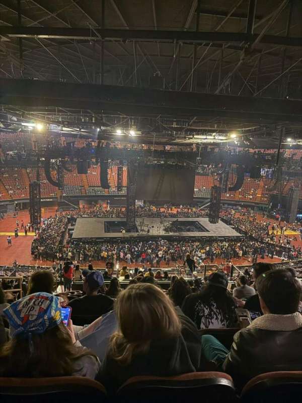 Kia Forum, section: 208, row: 17, seat: 5