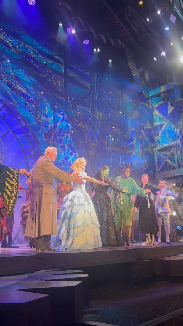 Apollo Victoria Theatre, section: Stalls, row: A, seat: 32