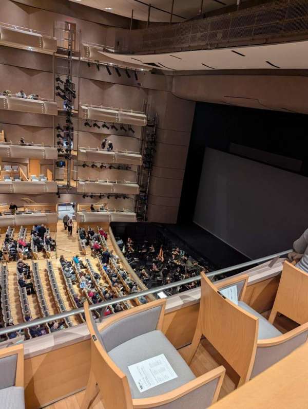 Four Seasons Centre, section: Ring 4, row: B, seat: 483