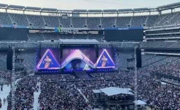 MetLife Stadium, section: 228a, row: 4, seat: 22