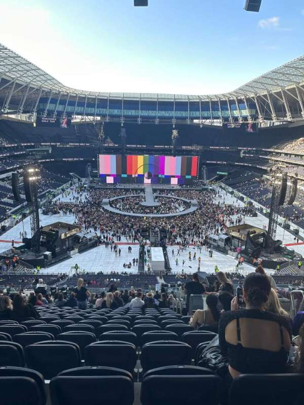 Tottenham Hotspur Stadium, section: 452, row: 62, seat: 223