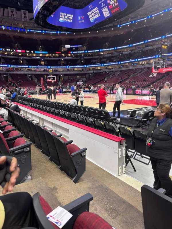United Center, section: 109, row: 3, seat: 17