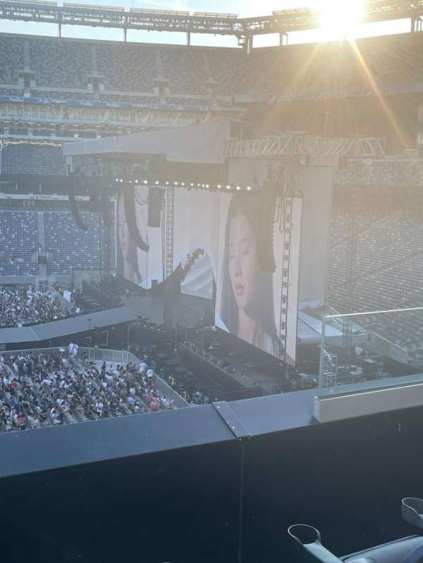MetLife Stadium, section: 212, row: 4, seat: 5