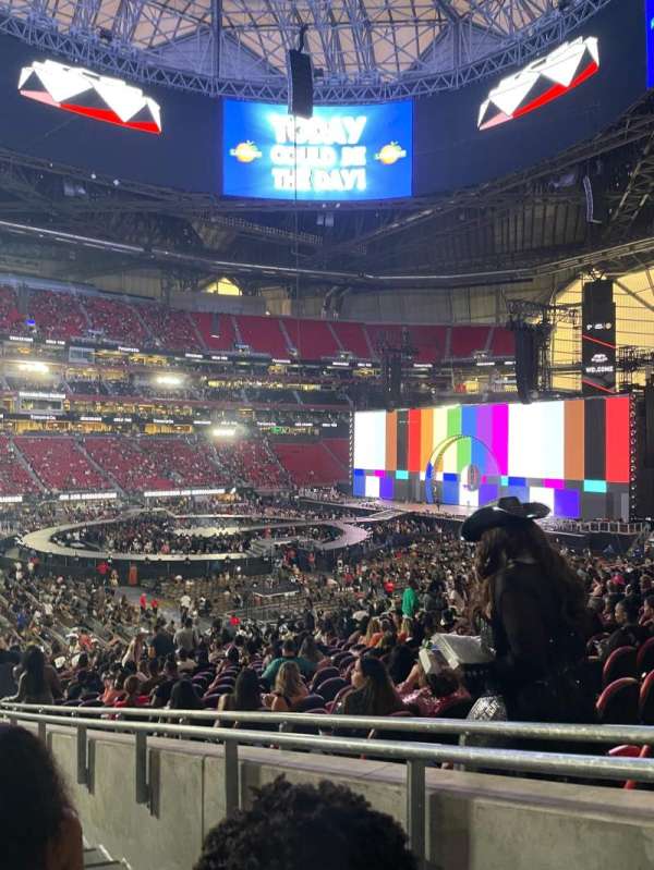 Mercedes-Benz Stadium, section: 113, row: 32, seat: 1