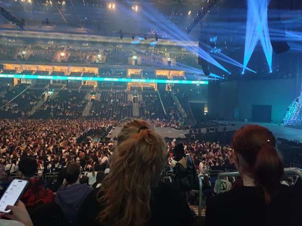 Uber Arena, section: 207, row: 14, seat: 17