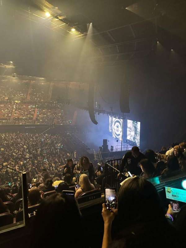 Kia Forum, section: 211, row: 2, seat: 2