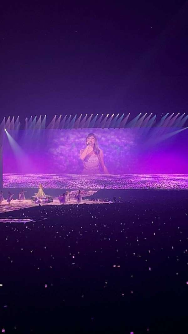 Paris La Défense Arena, section: 111, row: 18, seat: 17