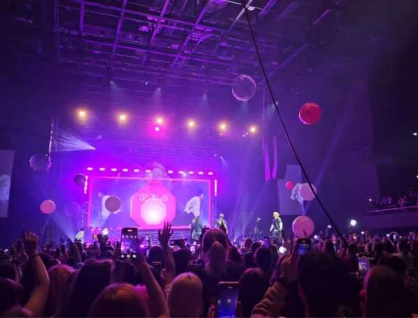 Uber Eats Music Hall, section: Stehplatz, row: Last row