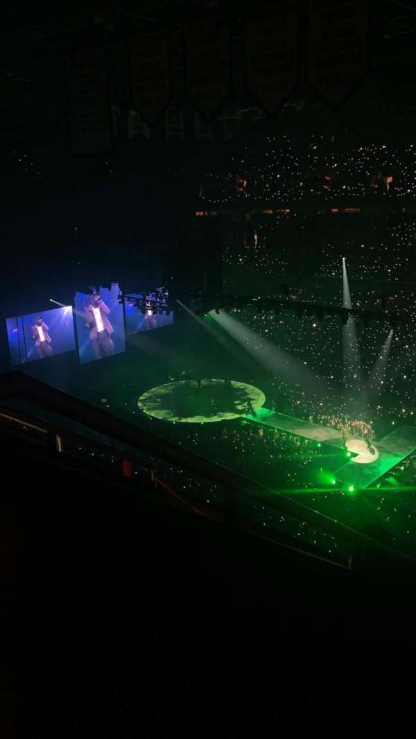 Capital One Arena, section: 402, row: G, seat: 4