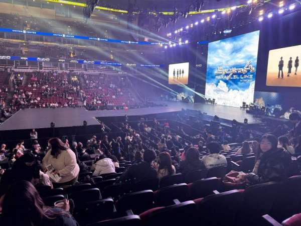 United Center, section: 122, row: 13, seat: 4