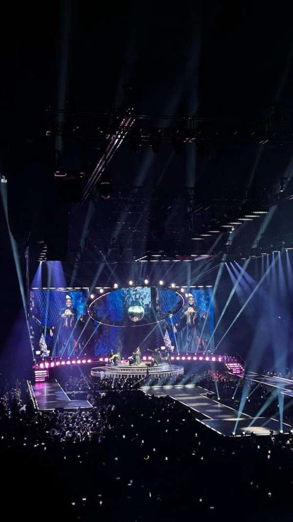 Palacio de los Deportes, section: D20, row: G, seat: 15