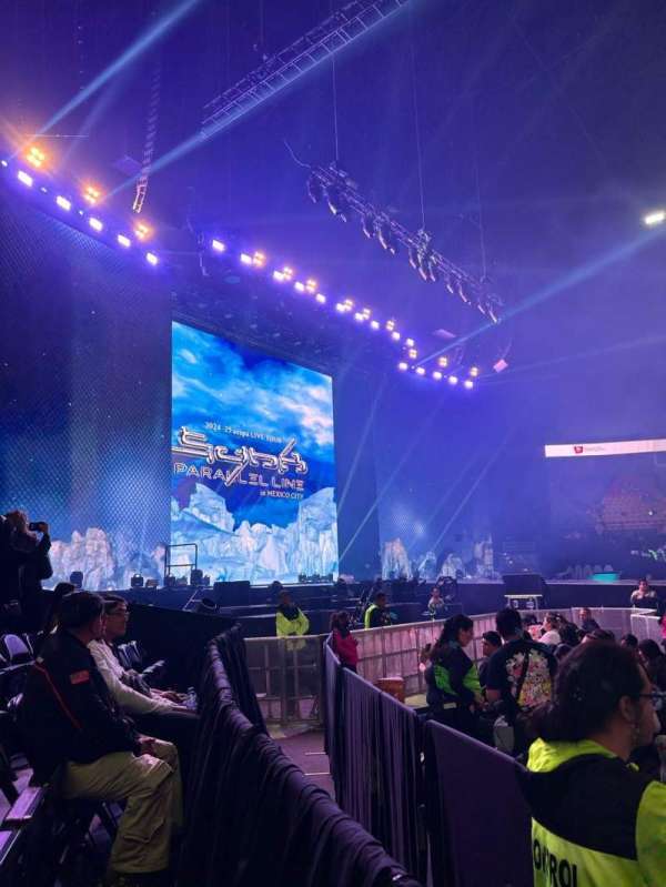 Palacio de los Deportes, section: B8, row: 1, seat: 3