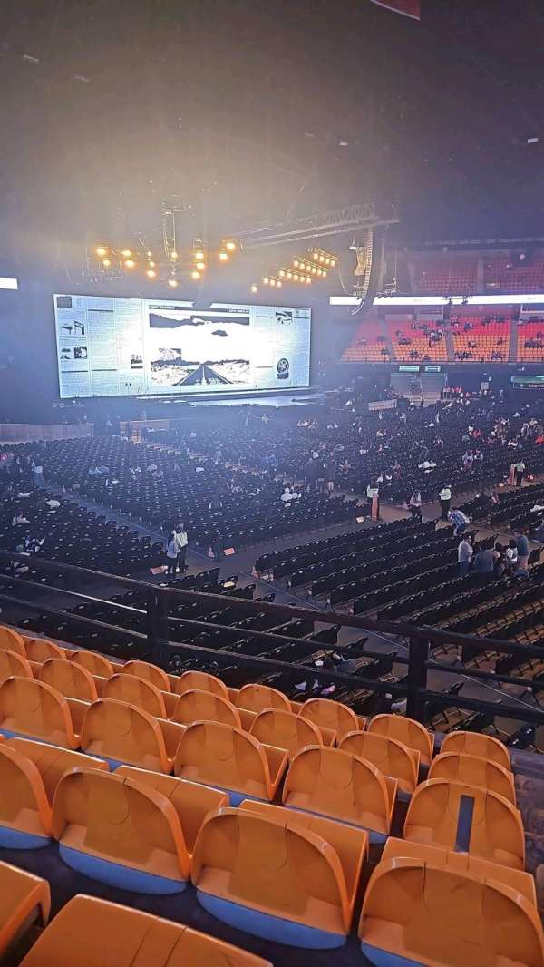 Palacio de los Deportes, section: DD25, row: F, seat: 1
