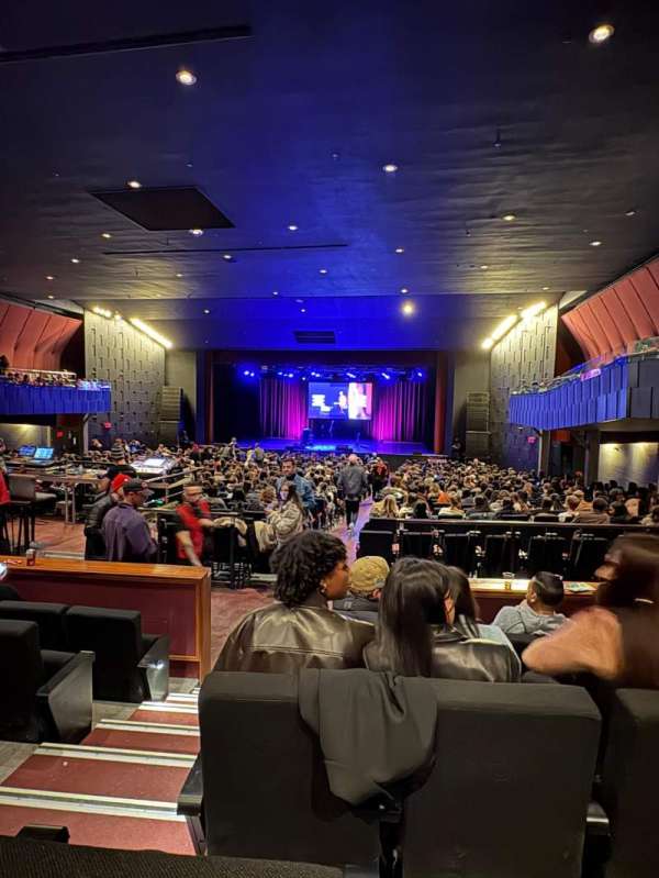 Queen Elizabeth Theatre, Toronto, section: Mezzanine, row: EE, seat: 25