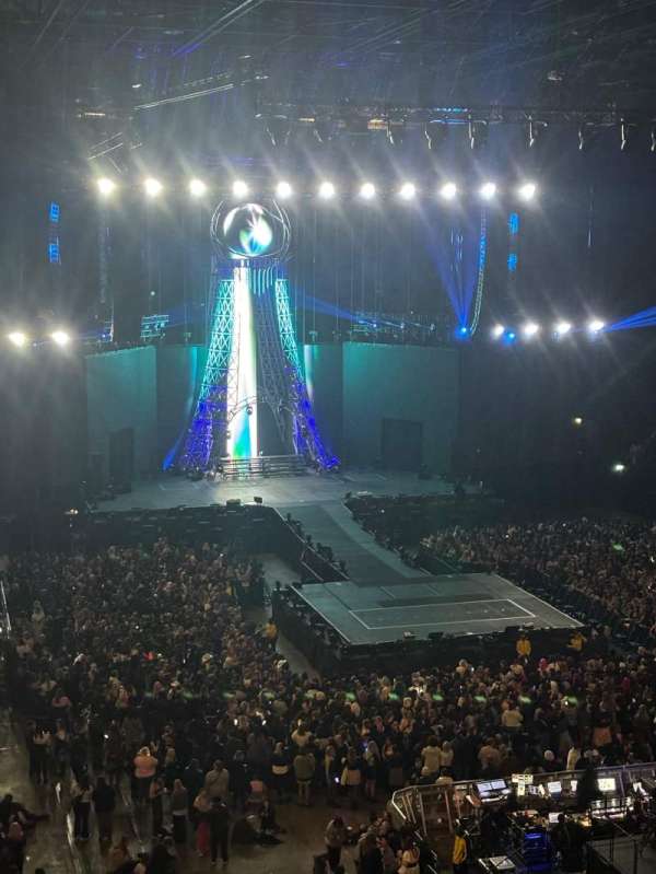 AO Arena, section: 207, row: C, seat: 16