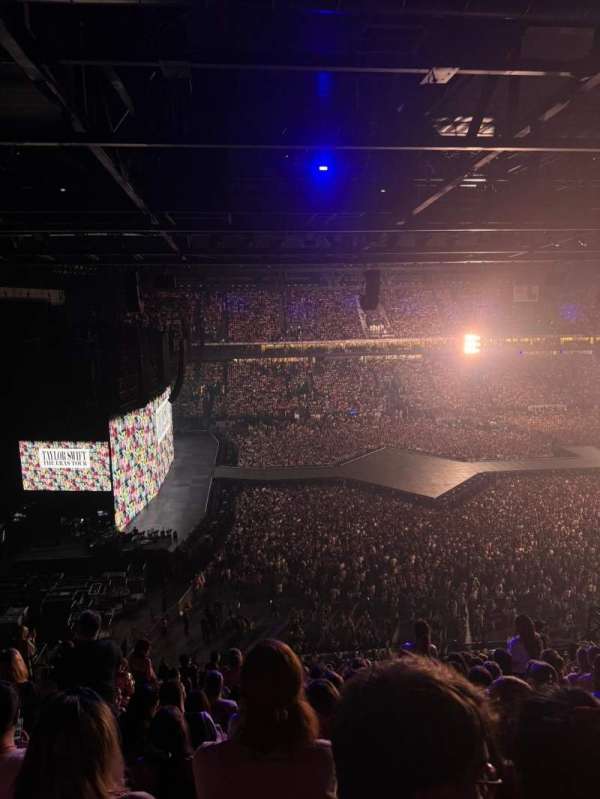 Paris La Défense Arena, section: 402, row: 58, seat: 35