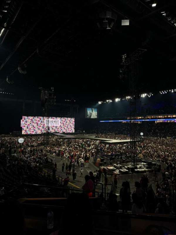 Paris La Défense Arena, section: 107, row: 25, seat: 21