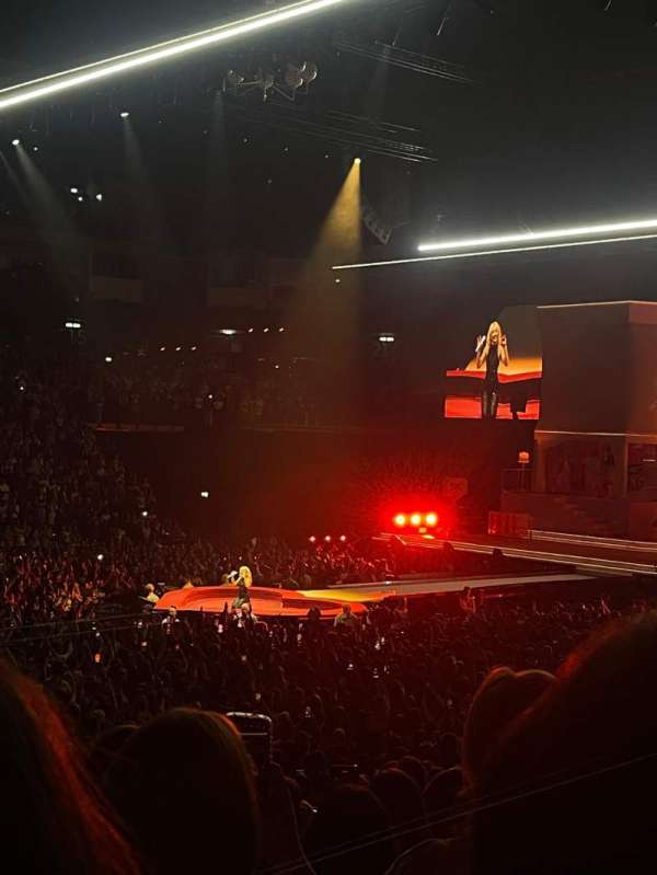 Uber Arena, section: 206, row: 14, seat: 4