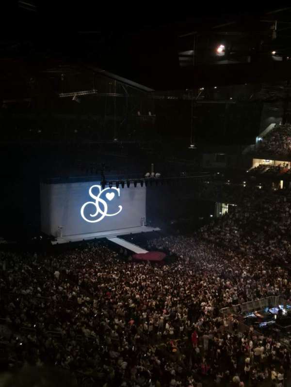 Uber Arena, section: 407, row: 11, seat: 9