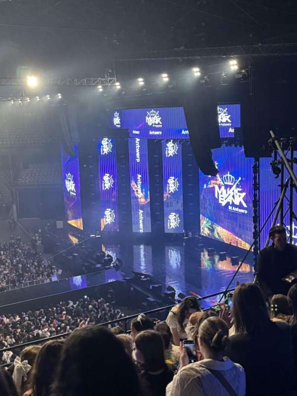 AFAS Dome, section: 213, row: 8, seat: 8