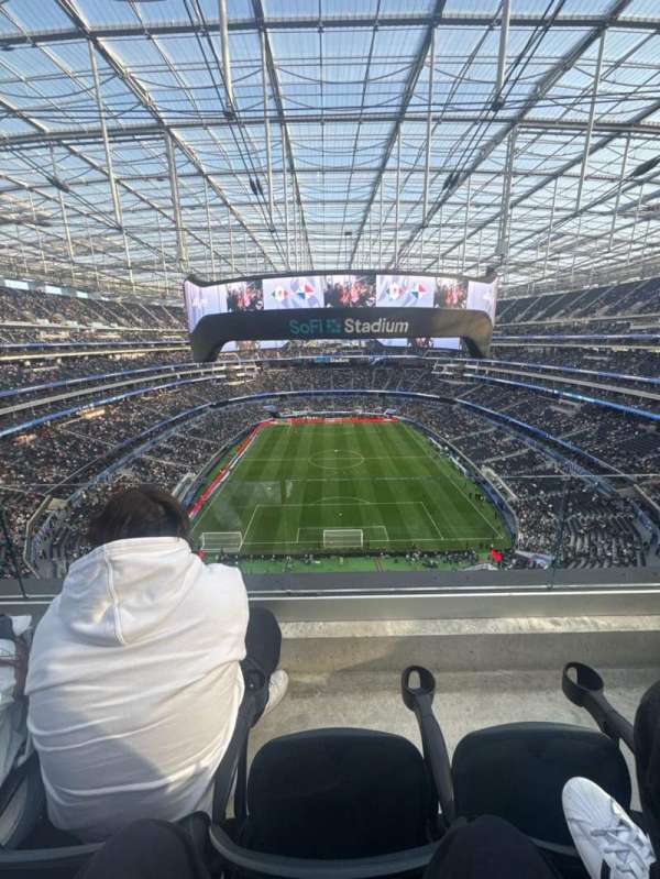 SoFi Stadium, section: 400, row: 2, seat: 18