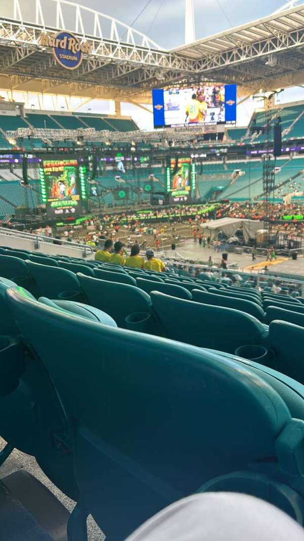 Hard Rock Stadium, section: 243, row: 8, seat: 4