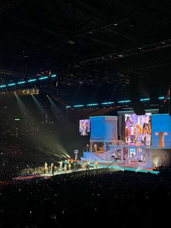Hallenstadion, section: F1, row: 31, seat: 1